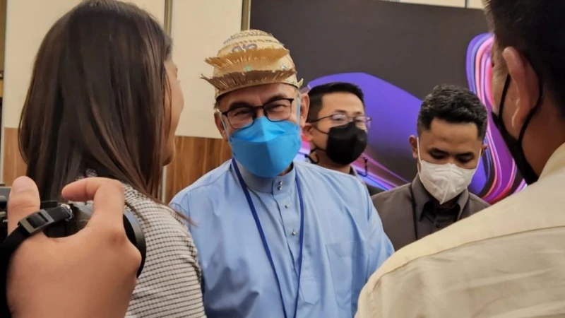 藍眼「安拉配」蜜月期能多久？ 關鍵在安華