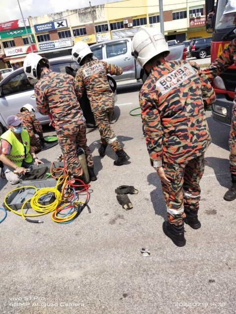 摩哆騎士上半身捲入車輪　身驅呈「U」形不治身亡