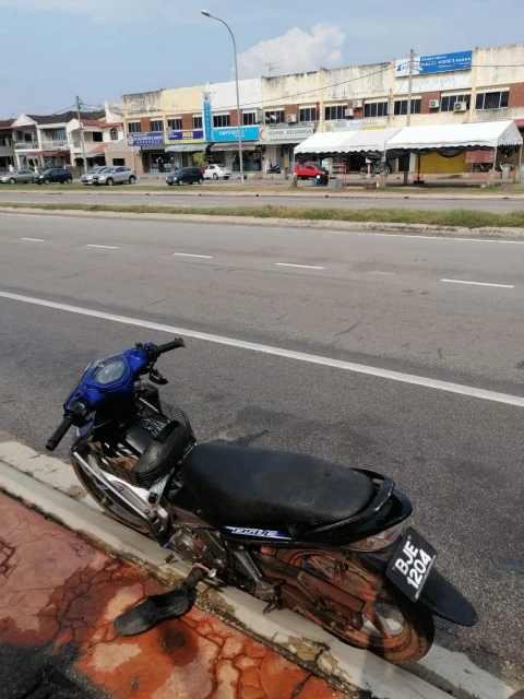 摩哆騎士上半身捲入車輪　身驅呈「U」形不治身亡