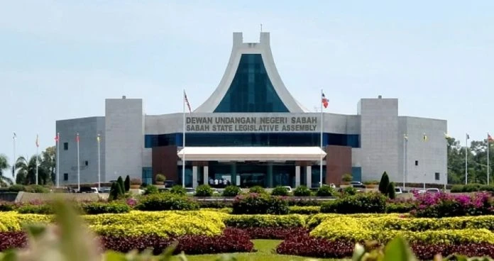 薪俸修正案三讀通過部長議員加薪40%　沙首長月薪3萬3033令吉