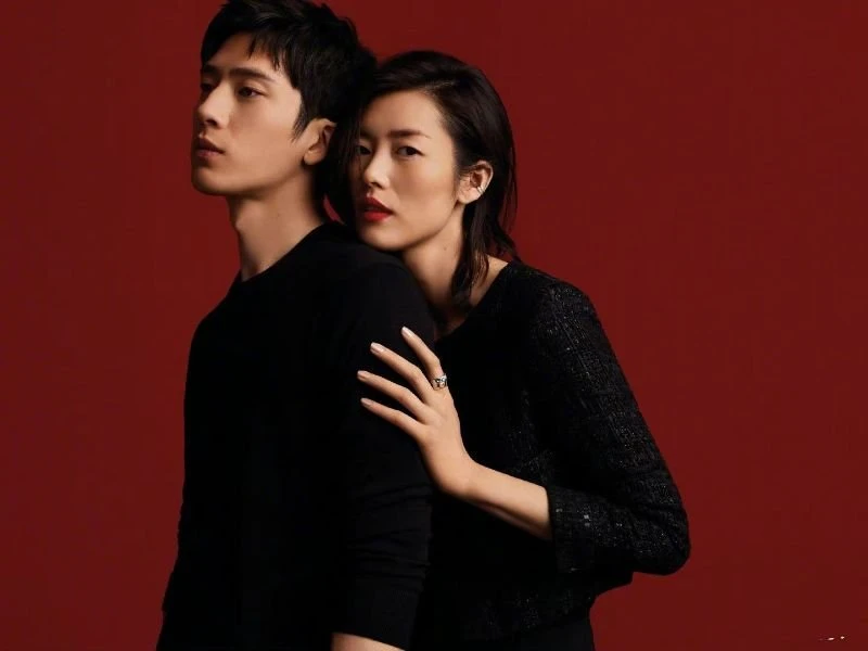 直擊井柏然十指緊扣超級名模劉雯　楊丞琳李榮浩一旁放閃