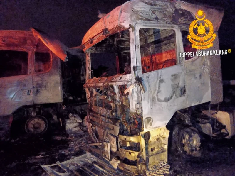 巴生港口凌晨火災　4拖格羅里被燒毀