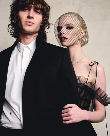 《後翼棄兵》安雅泰勒喬伊傳與男友秘婚　情定才子男友！