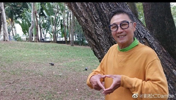 72歲劉松仁與米雪張國強聚餐　大口吃燒雞樂開懷