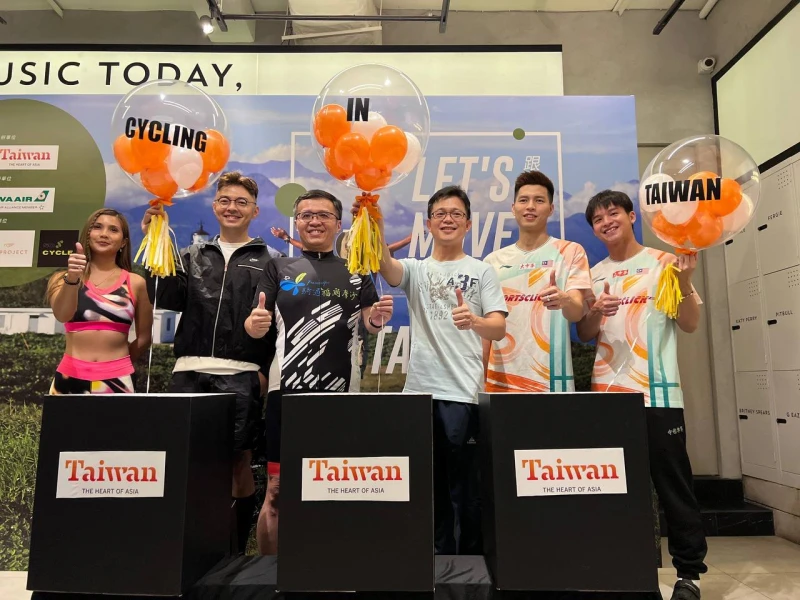 陳凱旋台灣遇好心人　羽球男雙王耀新張御宇想念夜市小吃