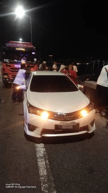 華裔男檳大橋試圖輕生  被卡橋下動彈不得獲救