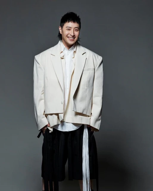 潘瑋柏愛妻探班《披荊斬棘2》　胸前「神秘凸點」掀熱議