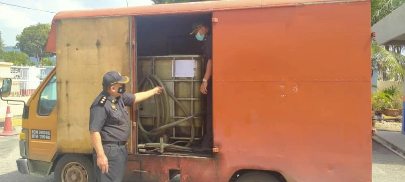 涉違法添購津貼柴油　2輛羅里與司機遭貿消局扣查