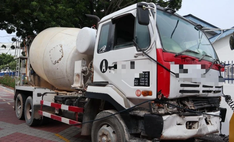 石灰羅里剎車器失靈　交通燈處連撞4交通工具