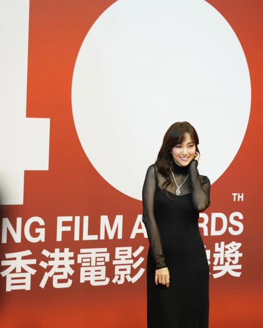 謝安琪透視晚裝秀身材　疑修圖失手「牆壁也變歪」