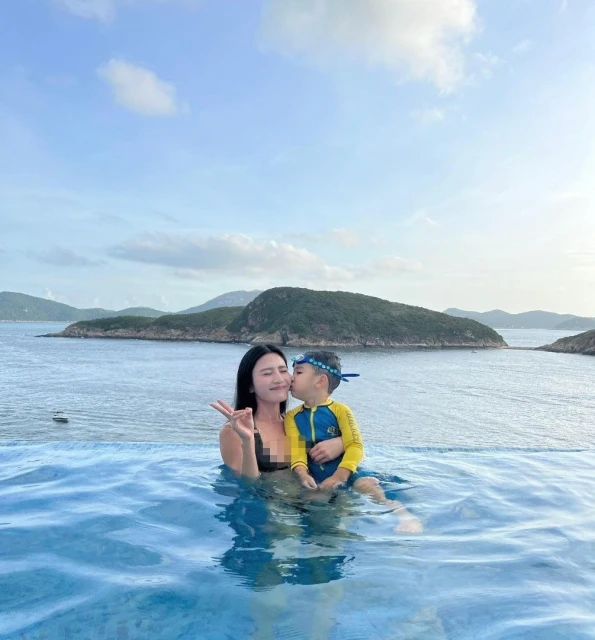 泳裝照露纖腰被質疑修圖　林芊妤反擊網民：這樣對我很不公平