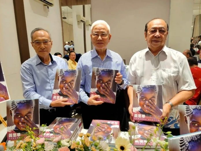 退下政壇成攝影人　前副財長黃思華推出攝影畫冊