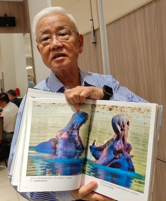 退下政壇成攝影人　前副財長黃思華推出攝影畫冊