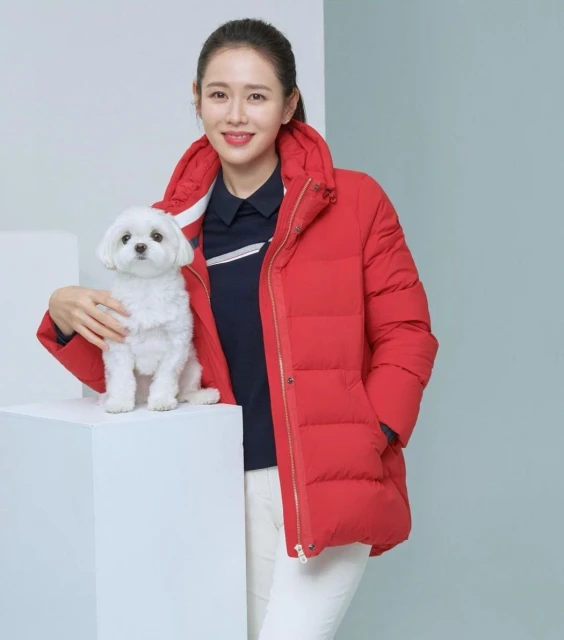 孫藝珍挺孕肚與愛犬拍廣告　網驚嘆：最美孕婦！