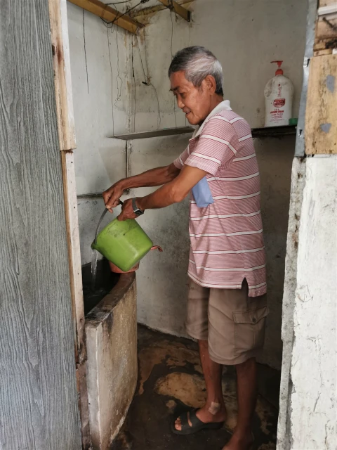 6兄弟生活一貧如洗　靠福利金打散工撐家計