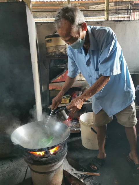 6兄弟生活一貧如洗　靠福利金打散工撐家計