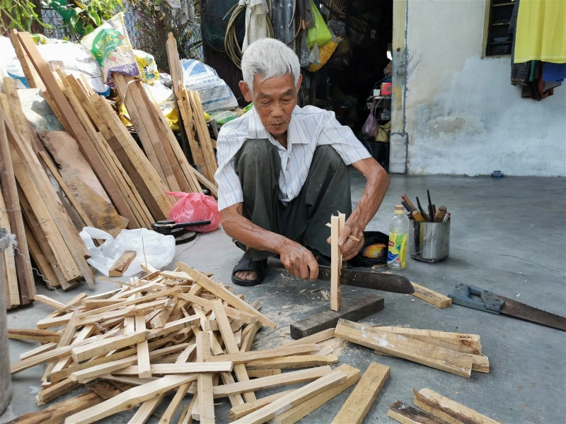 6兄弟生活一貧如洗　靠福利金打散工撐家計