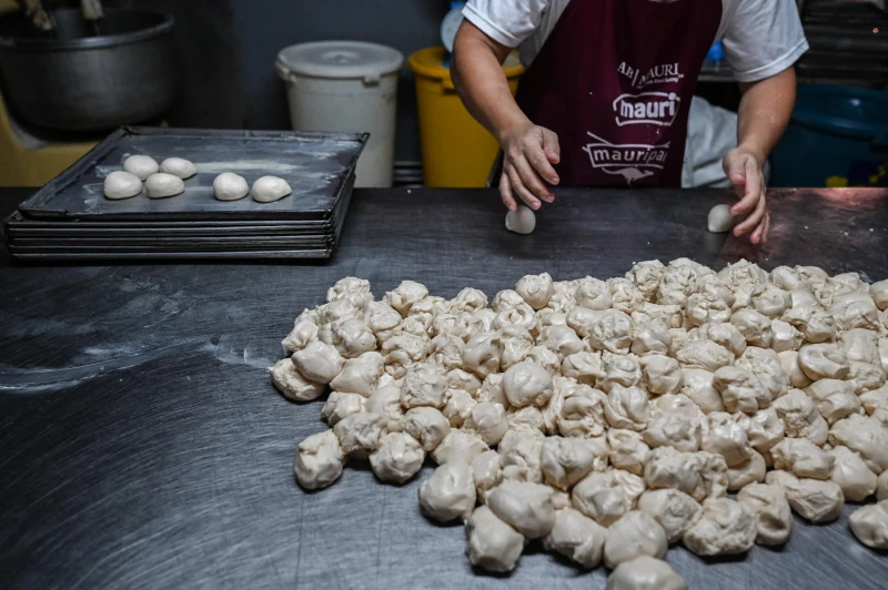 受通脹衝擊 菲律賓「窮人麵包」大縮水