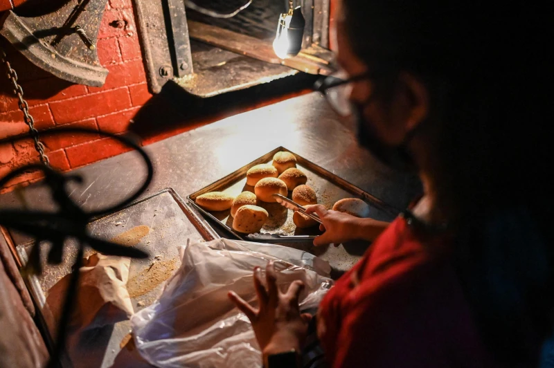 受通脹衝擊 菲律賓「窮人麵包」大縮水