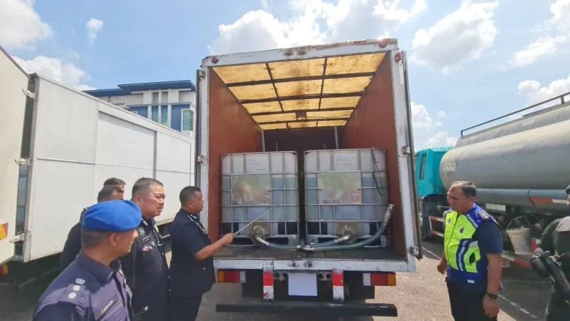 袋裝津貼食油「升級」瓶裝　不法份子11令吉高價轉賣牟利