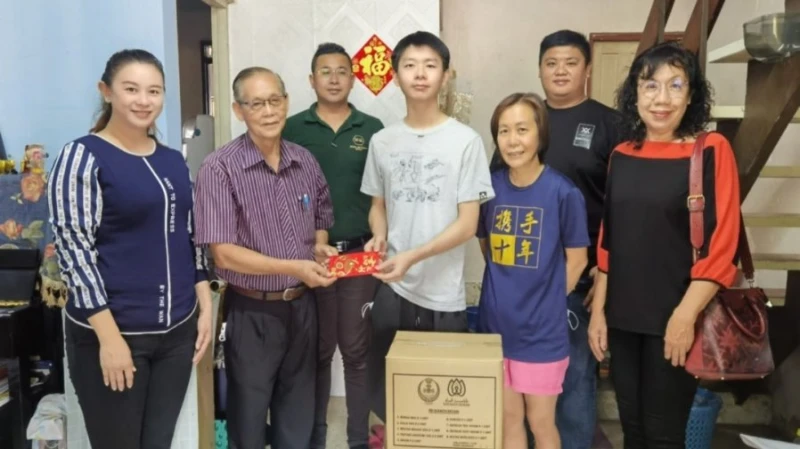 左眼失明男孩考獲9A佳績　馬華發獎金鼓勵