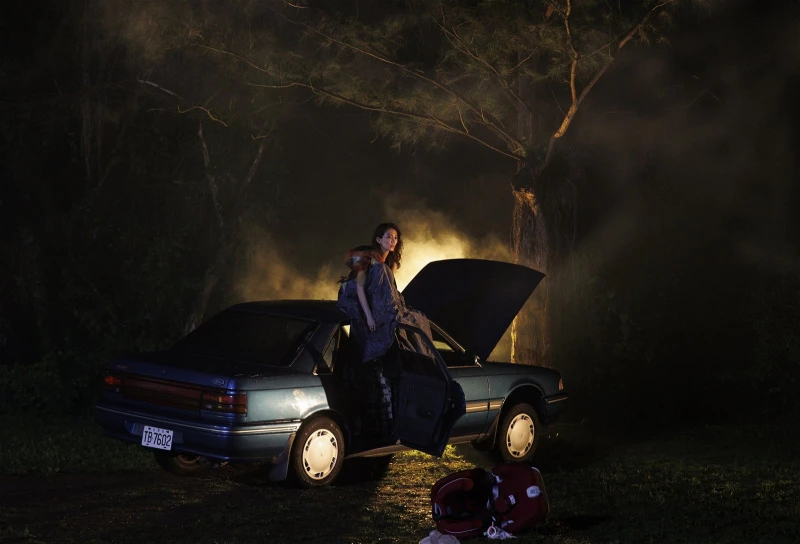 拍MV被10級暴風「狂襲」　41公斤戴佩妮險遭吹走