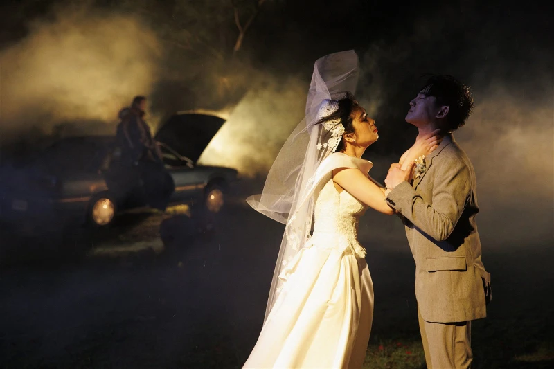 拍MV被10級暴風「狂襲」　41公斤戴佩妮險遭吹走