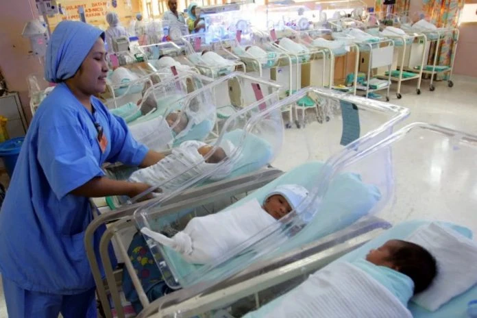 【人口普查】柔生育率逐年下降　女性生育平均數從3.4降至1.9