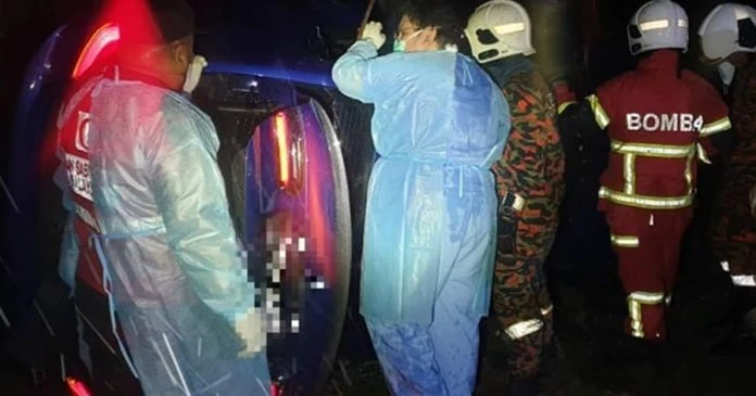 雨夜行駛中失控撞護欄   寶馬女司機當場身亡