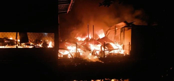 吧巴努魯依曼莎賓多清真寺遇大火    95%面積燒毀