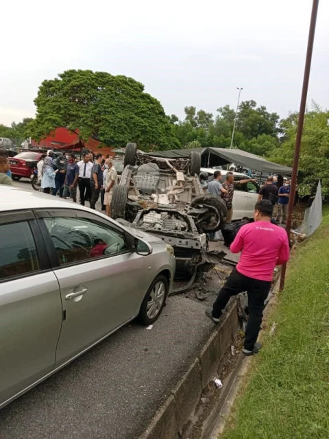休旅車失控撞3車2摩哆　女司機昏迷