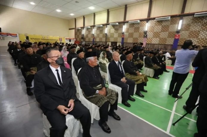 2退休華裔警官　獲授國家英雄勳章