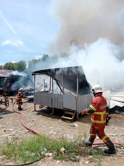 大火燒燬9違章屋