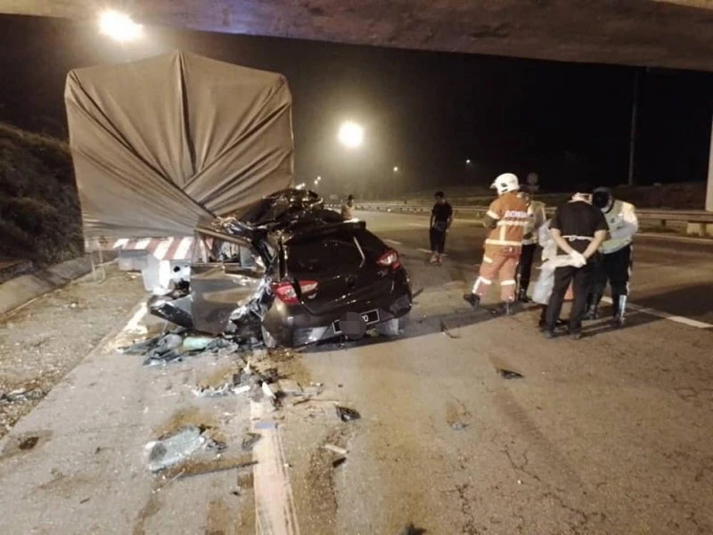 邁威緊急車道撞拖格羅里　1男1女不幸身亡