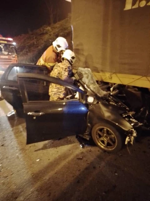 邁威緊急車道撞拖格羅里　1男1女不幸身亡