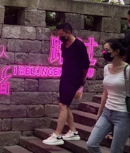 張穎穎守得雲開？與汪小菲正面十指緊扣照曝光