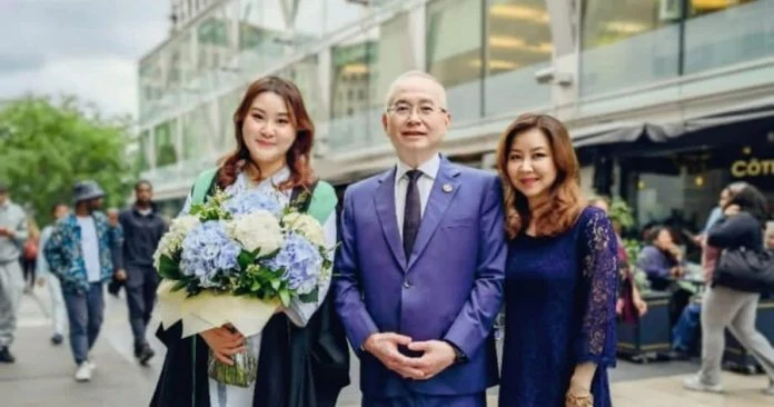 請假3天飛倫敦　魏家祥出席女兒畢業典禮