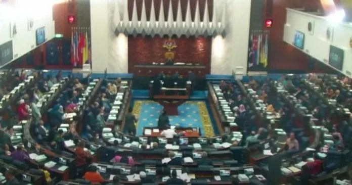 反跳槽法案三讀       獲2/3支持正式通過