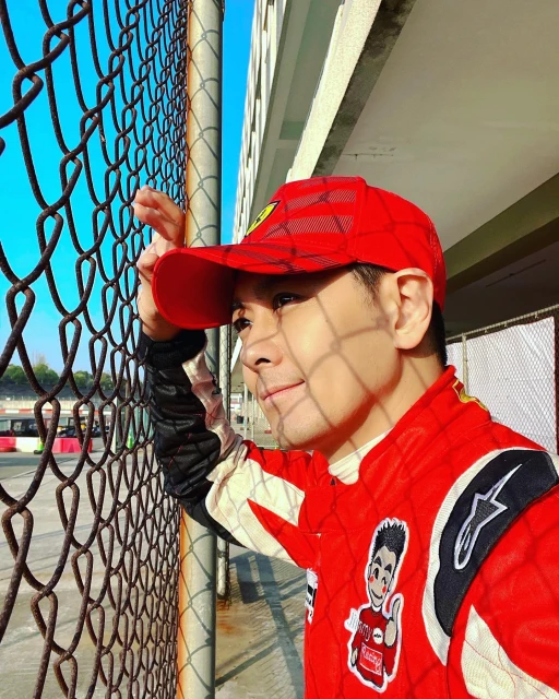 手臂放入鈦合金板固定　林志穎復原狀況樂觀