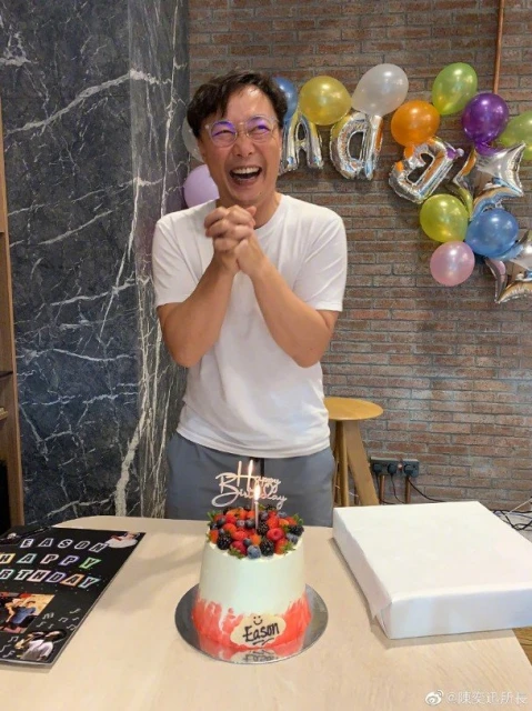 事隔一年再更新IG　陳奕迅半臉自拍賀48歲生日