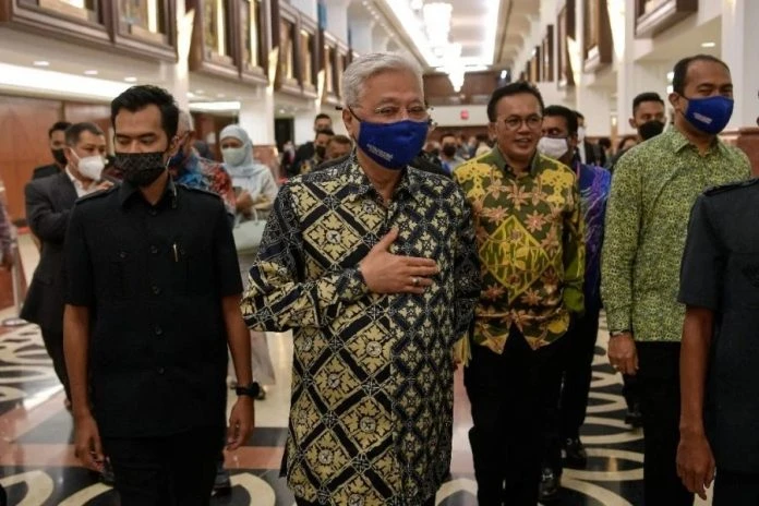 反跳槽法順利通過　首相：實踐成熟政治態度