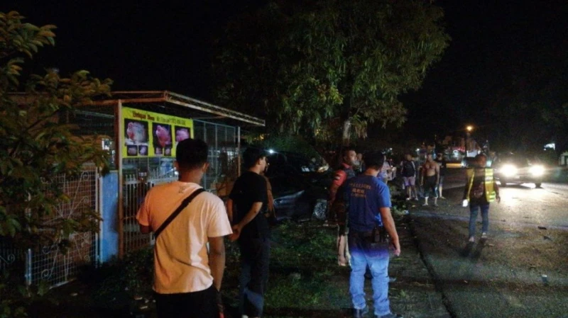 雨夜轎車失控撞樹　21歲華裔青年當場身亡