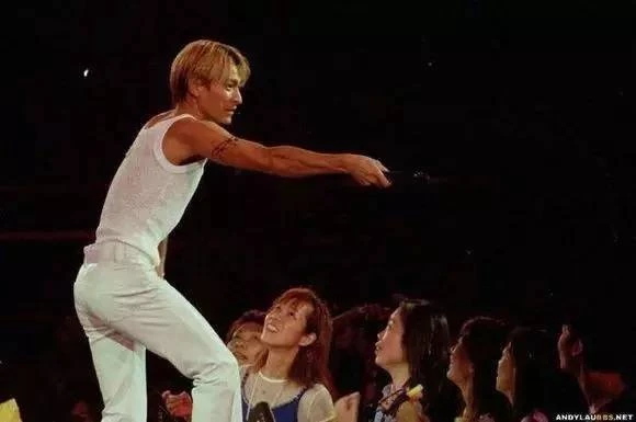 【MIRROR演唱會】開唱地不是首次出事　劉德華歌迷不幸摔倒身亡