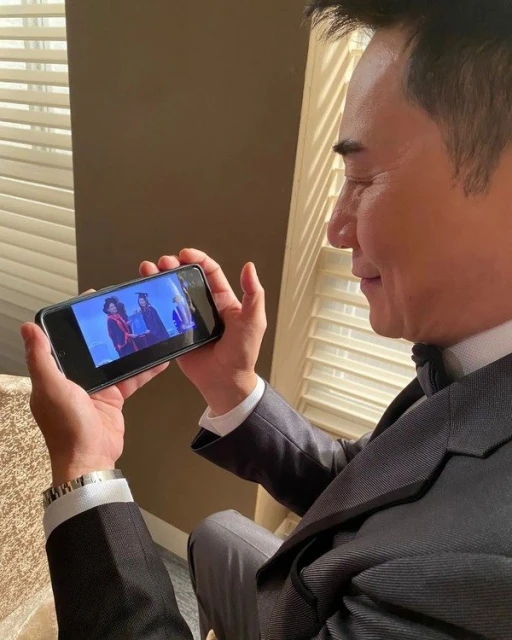 「大馬女婿」歐瑞偉靠直播見證女兒新加坡畢業　23歲愛女被贊有星味