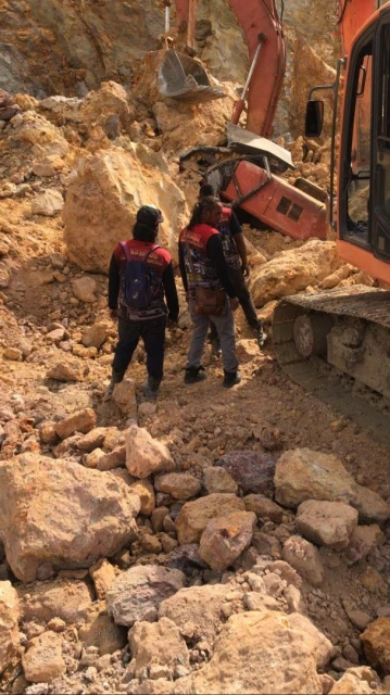 建築工地石崩　挖掘機司機不幸被砸斃