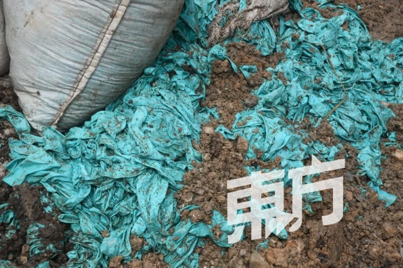 一周內丟了3次　手套廠硬闖河流保留地傾倒垃圾被開罰