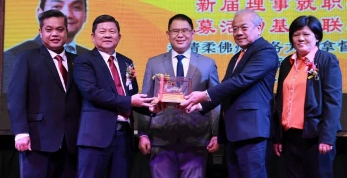 吳添泉：從小團結到大團結　冀華總續當華社與政府橋樑