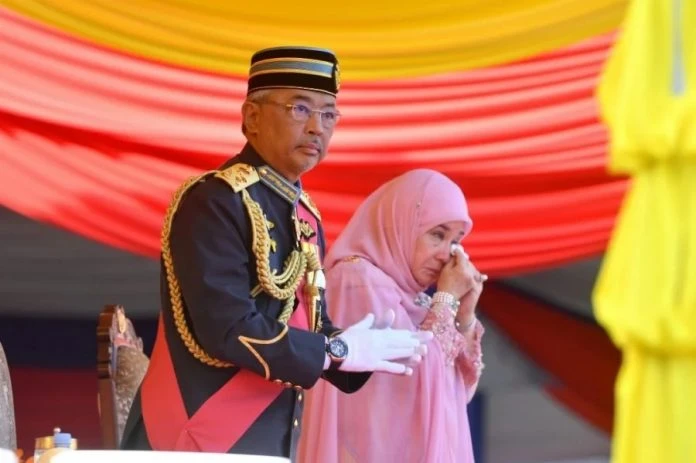 元首出席國家英雄日慶典檢閱