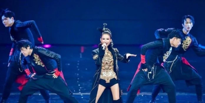 登《百花獎》出包！　李玟唱《刀馬旦》大走音如「車禍現場」