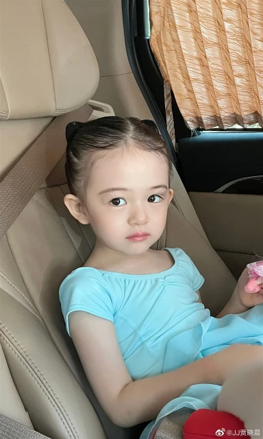 賈曉晨4歲女兒小小回族美人　網民：絕對是騙人生女系列